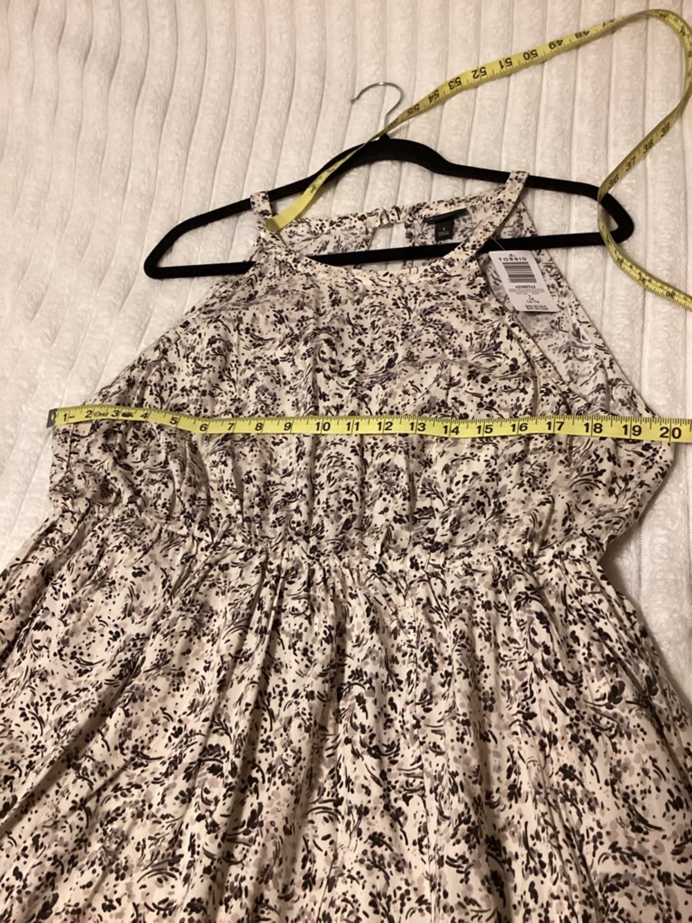 torrid Cream and Black Floral Halter style Maxi Dress, size 1 (14/16) NWT - Picture 7 of 10
